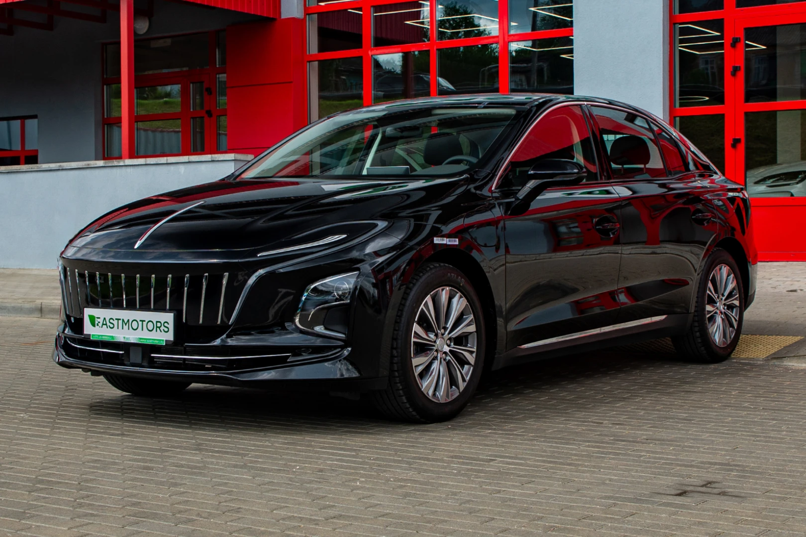 Hongqi E-QM5